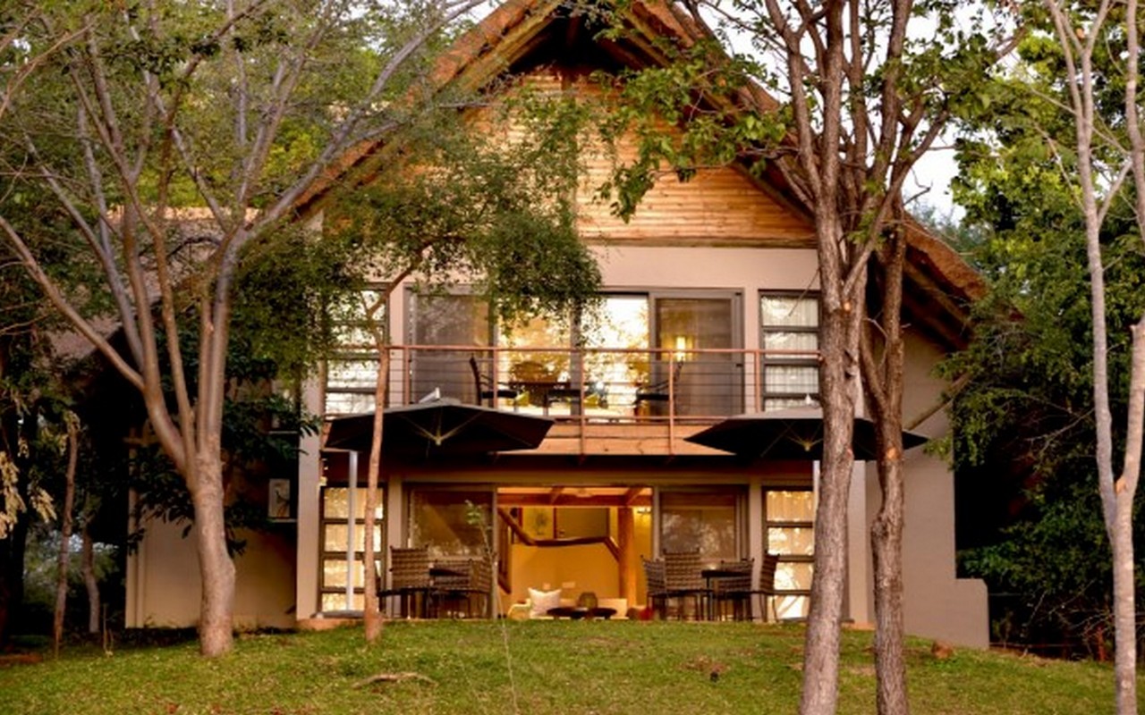 victoria_falls_safari_suites